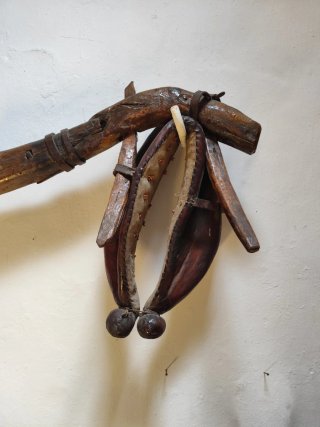 Yugo antiguo de madera