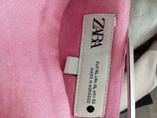 Falda midi rosa con estampado floral