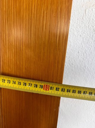 Puerta de madera con cristal