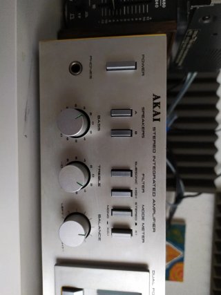 Akai am u02