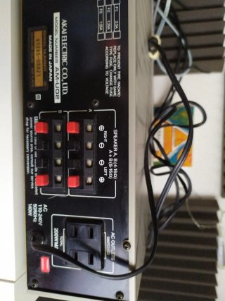 Akai am u02