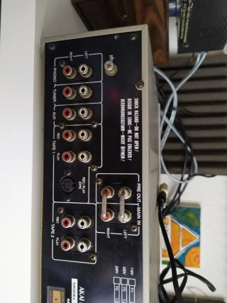 Akai am u02