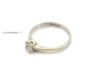 sello oro 18k con piedra con diamante