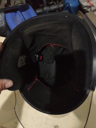 Casco de moto plateado