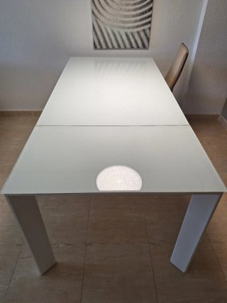 Mesa de comedor de cristal y metal con 4 sillas
