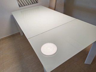 Mesa de comedor de cristal y metal con 4 sillas