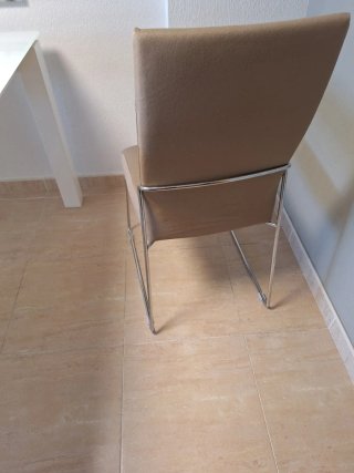 Mesa de comedor de cristal y metal con 4 sillas