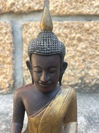 Buda sentado madera dorado