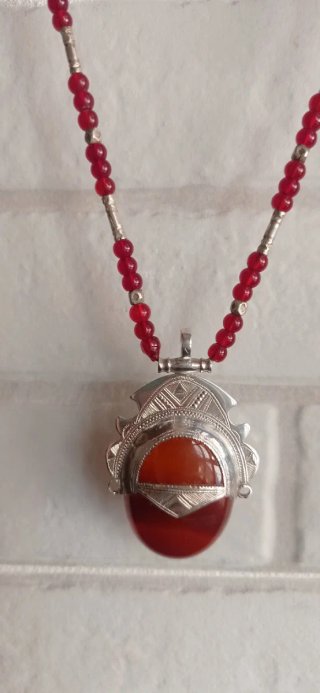 Collar Tuareg en plata y cornalina.