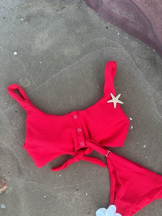 Bikini rojo de algodón con detalles