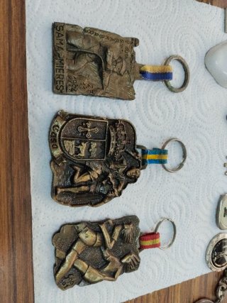 Llaveros  medallas  antiguos latón