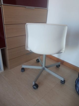 Sedia da scrivania Ikea con ruote a foglia