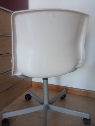 Sedia da scrivania Ikea con ruote a foglia