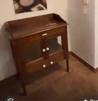 Mueble marron con puertas y cajon