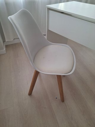 Escritorio blanco minimalista