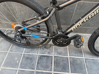 Bicicleta Rockrider ST100 Gris con candados