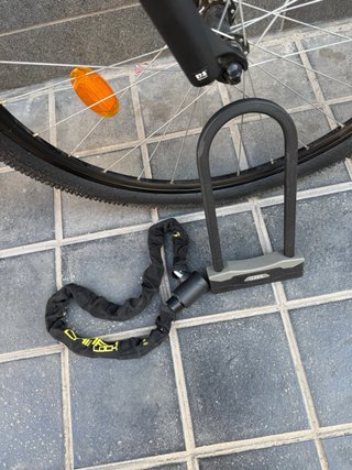 Bicicleta Rockrider ST100 Gris con candados