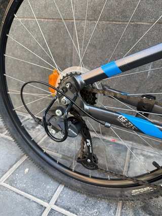 Bicicleta Rockrider ST100 Gris con candados