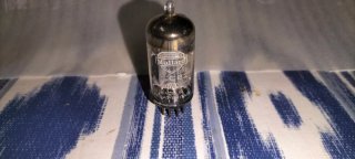Válvula Mullard ECC82 Vintage
