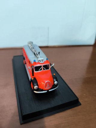 Modellino Camion Vigili del Fuoco 1:72