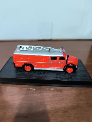 Modellino Camion Vigili del Fuoco 1:72