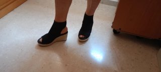 Zapatos de cuña negros y beige