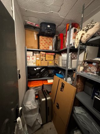 Garaje amplio con cargador electrico