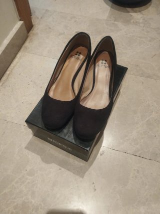 Zapato salón terciopelo tacón dorado