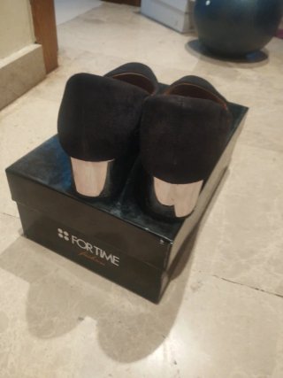 Zapato salón terciopelo tacón dorado