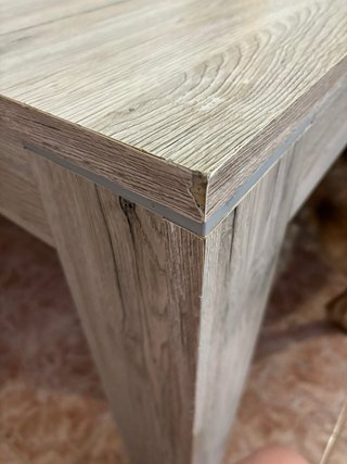 Mesa de salón de madera