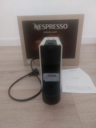 Cafetera Nespresso Essenza Mini Blanca