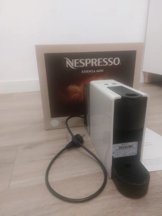 Cafetera Nespresso Essenza Mini Blanca