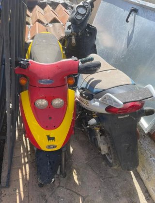 Scooter Kymco y Suzuki