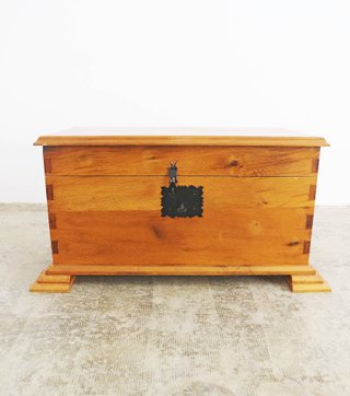 Baúl antiguo madera maciza con herrajes