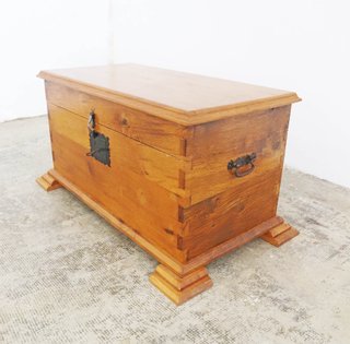 Baúl antiguo madera maciza con herrajes