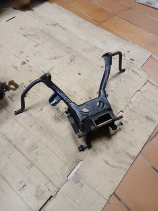 Caballete central Piaggio Typhoon