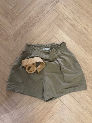 Pantalón corto Zara verde militar Talla S