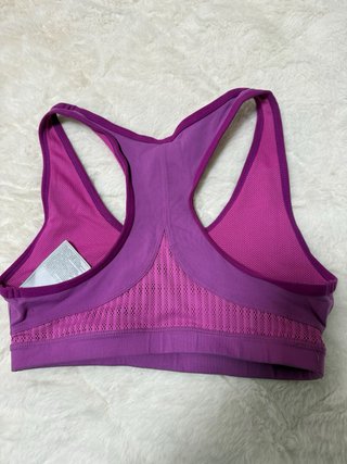 Top deportivo Nike morado y rosa Talla S