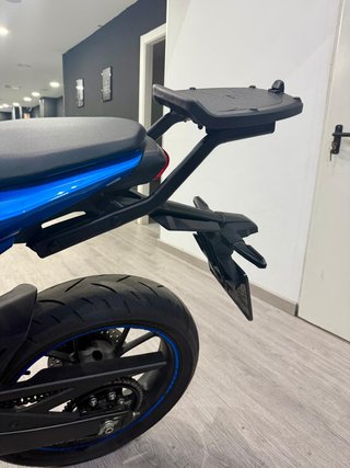 Maletero GIVI Honda CB 125R
