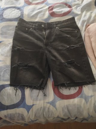 Bermudas vaqueras desgastadas