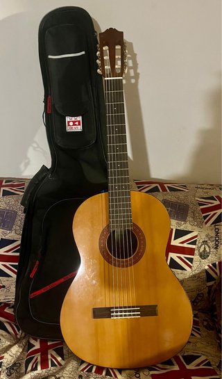 Chitarra classica usata poco