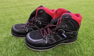 Botas de seguridad Anibal negras y rojas