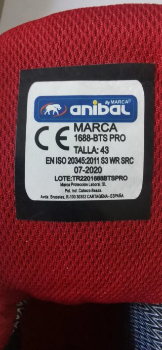 Botas de seguridad Anibal negras y rojas