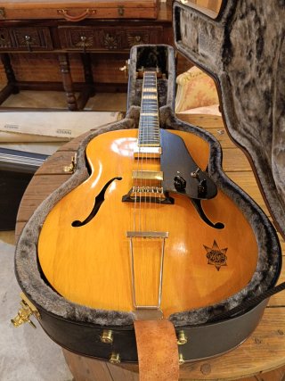 Guitarra Jazz Vintage Arnold Hoyer