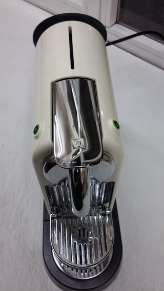 CAFETERA NESPRESSO CITIZ