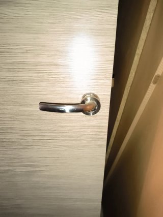 Puerta de madera nueva
