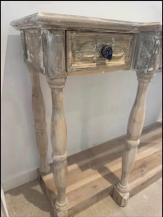 Consola in legno bianco sbiancato