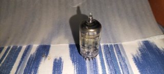 Válvula Miniwatt ECC82