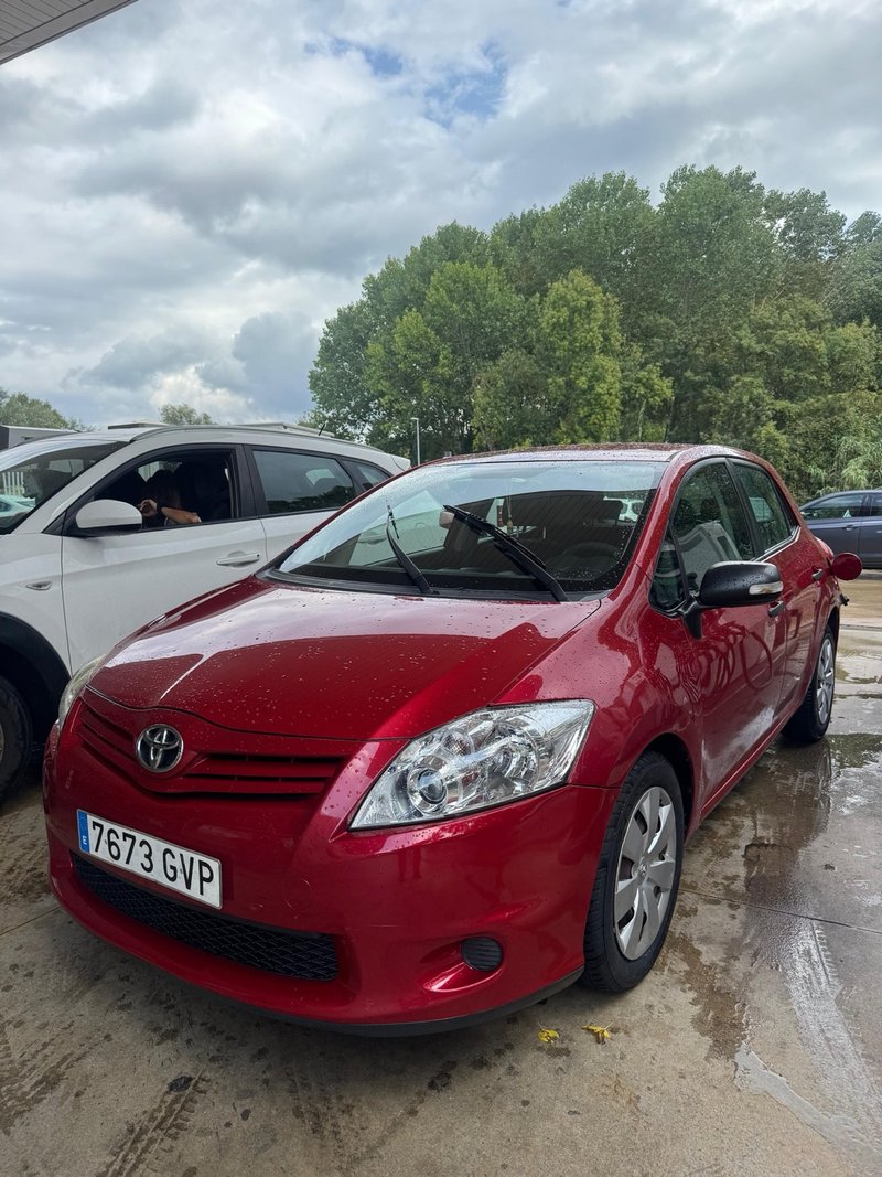 Toyota Auris 2010 - foto 1