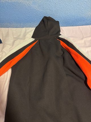 Sudadera STTN SLND Negra y Naranja